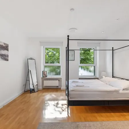 Bright 3-room Near Prenzlauer Berg Apartment
