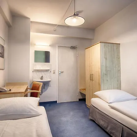 Hostel Enjoy West *