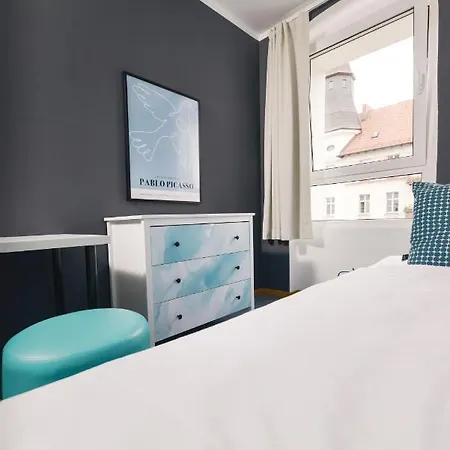 Old Town Hostel *