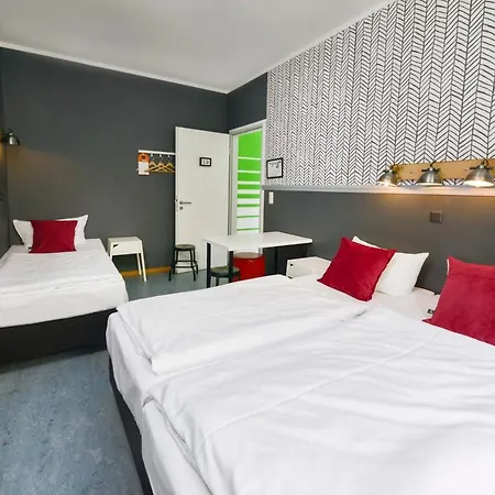 Old Town Hostel *