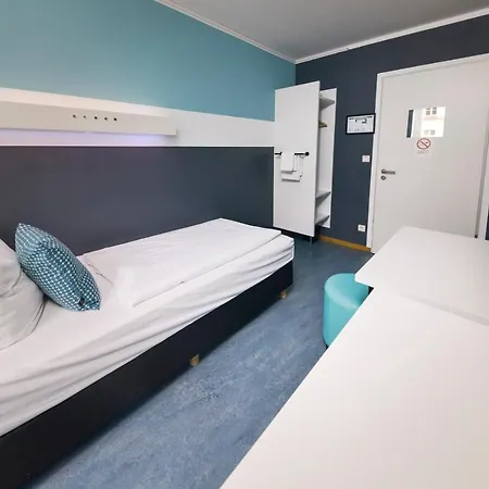 Old Town Hostel *