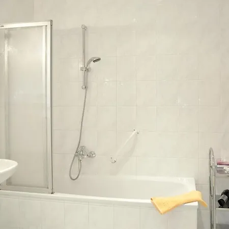 Hotel Midi City West Am Ku'damm 3*