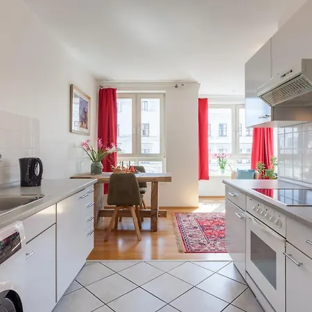 Schoenes In Downtown Mitte Mit Balkon Apartment Berlin
