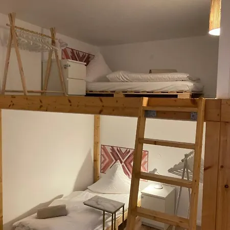 Minimal No.43 Hostel *