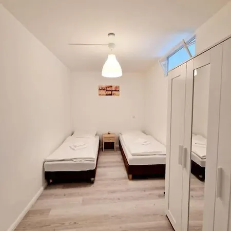 In Mitte 25 *
