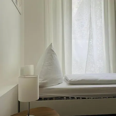 Apartment 2-zimmer Am Maybachufer *