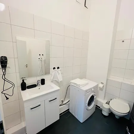 Apartment 2-zimmer Am Maybachufer *