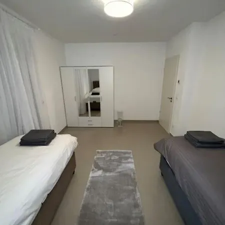 Luxus-doppelhaushaelfte Im Ruhigen Blumenviertel Apartment Berlin