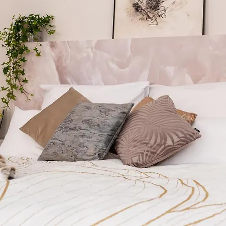 90sqm 2br Biz Loft - 5min Station Apartment