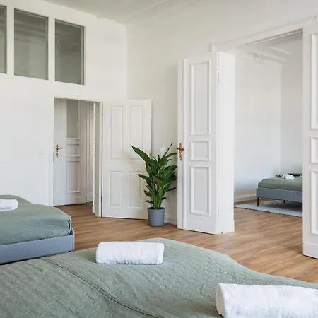 Riesiges Nahe Kudamm Sehr Schoner Altbau 123m2 Gross 12 Gaste * Berlin