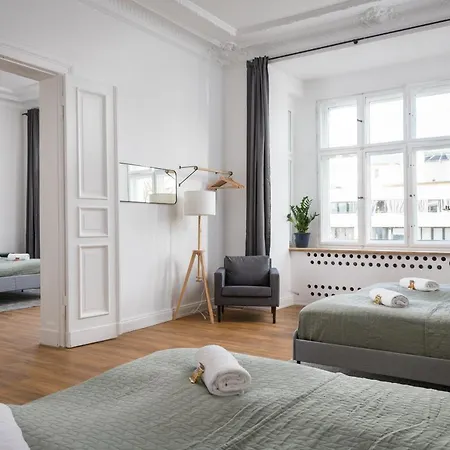 Riesiges Nahe Kudamm Sehr Schoner Altbau 123m2 Gross 12 Gaste