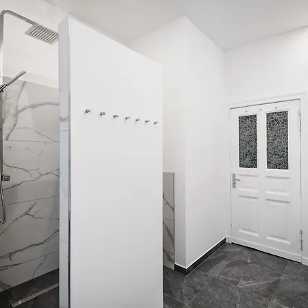 Apartment Riesiges Nahe Kudamm Sehr Schoner Altbau 123m2 Gross 12 Gaste Berlin