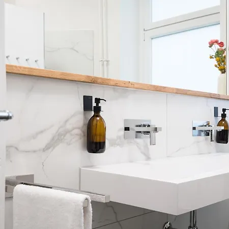 Riesiges Nahe Kudamm Sehr Schoner Altbau 123m2 Gross 12 Gaste Apartment