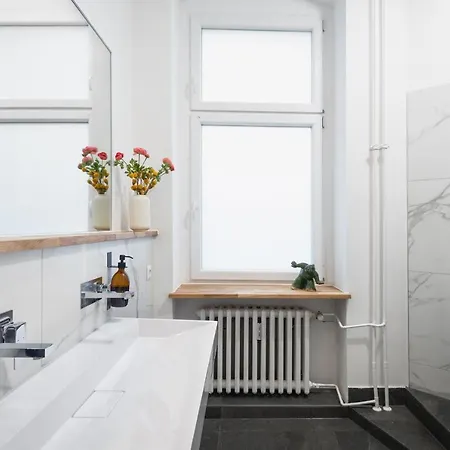 Riesiges Nahe Kudamm Sehr Schoner Altbau 123m2 Gross 12 Gaste