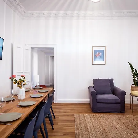 Apartment Riesiges Nahe Kudamm Sehr Schoner Altbau 123m2 Gross 12 Gaste Berlin