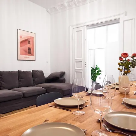 Riesiges Nahe Kudamm Sehr Schoner Altbau 123m2 Gross 12 Gaste Apartment