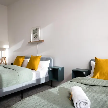 Apartment Sonnig & Helle Alexanderplatz In 15min Zu Erreichen, Herthastrasse Sehr Schoen Und Gross Fuer Gruppen Geeignet Berlin