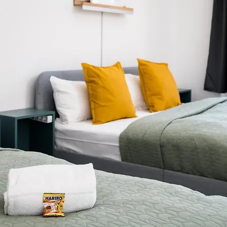 Apartment Sonnig & Helle Alexanderplatz In 15min Zu Erreichen, Herthastrasse Sehr Schoen Und Gross Fuer Gruppen Geeignet