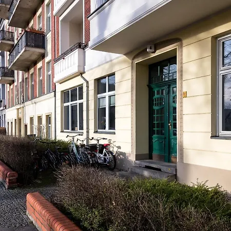 Sonnig & Helle Alexanderplatz In 15min Zu Erreichen, Herthastrasse Sehr Schoen Und Gross Fuer Gruppen Geeignet * Berlin