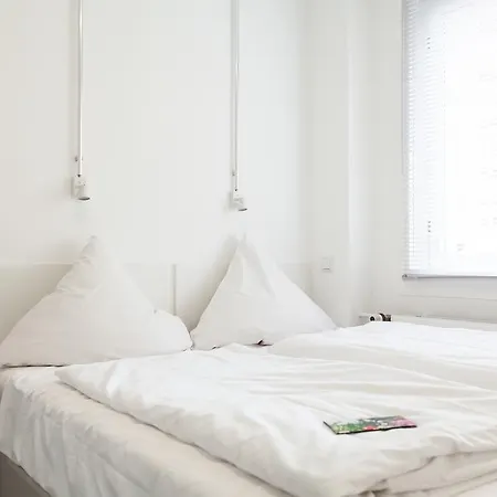 Hostel Near Brandenburg Gate - &