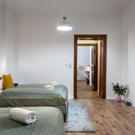 Super Zentral Super Schoener Altbau In Moabit Rostockerstrasse Im Herzen Von Fuer Bis Zu 6 Personen