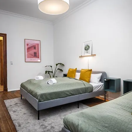 Apartment Super Zentral Super Schoener Altbau In Moabit Rostockerstrasse Im Herzen Von Fuer Bis Zu 6 Personen Berlin