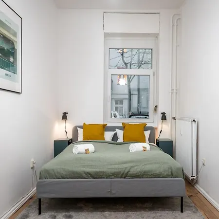 Super Zentral Super Schoener Altbau In Moabit Rostockerstrasse Im Herzen Von Fuer Bis Zu 6 Personen Apartment