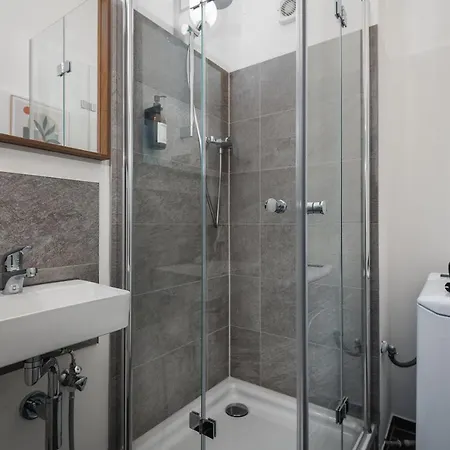 Apartment Super Zentral Super Schoener Altbau In Moabit Rostockerstrasse Im Herzen Von Fuer Bis Zu 6 Personen