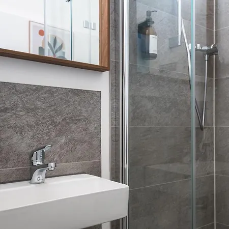 Apartment Super Zentral Super Schoener Altbau In Moabit Rostockerstrasse Im Herzen Von Fuer Bis Zu 6 Personen Berlin