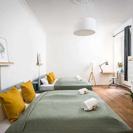 Super Zentral Super Schoener Altbau In Moabit Rostockerstrasse Im Herzen Von Fuer Bis Zu 6 Personen Apartment