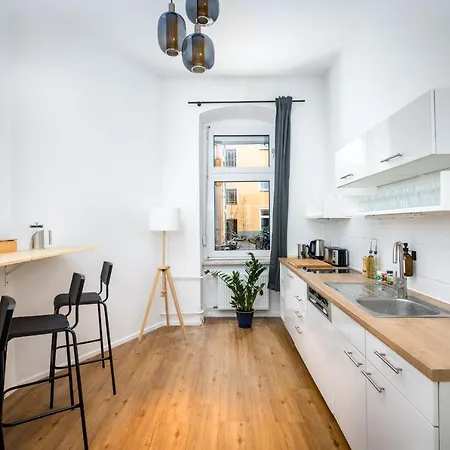 Apartment Super Zentral Super Schoener Altbau In Moabit Rostockerstrasse Im Herzen Von Fuer Bis Zu 6 Personen *