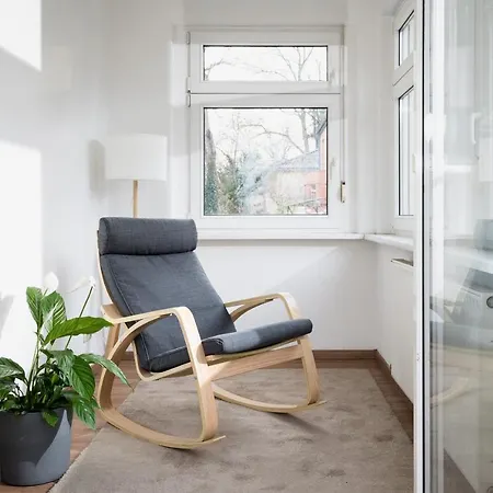 Ruhig Hell Wohnen Im Gruenen In Koepenick Fuesslaeufig Zum Wasser 25min Bis Flughafen Apartment