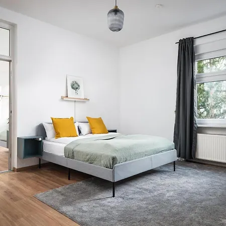 Ruhig Hell Wohnen Im Gruenen In Koepenick Fuesslaeufig Zum Wasser 25min Bis Flughafen Apartment Berlin