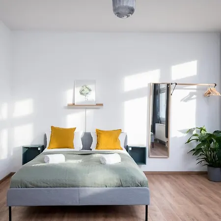Ruhig Hell Wohnen Im Gruenen In Koepenick Fuesslaeufig Zum Wasser 25min Bis Flughafen Apartment *