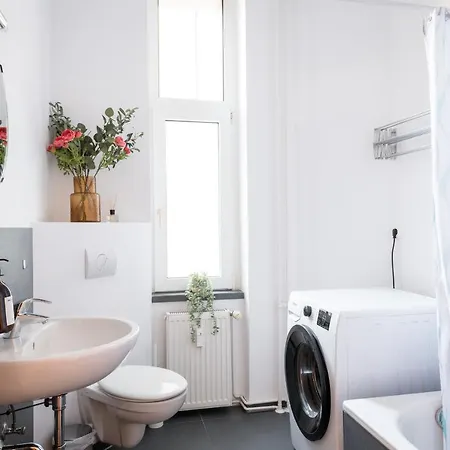 Apartment Sonnig & Helle Alexanderplatz In 15min Zu Erreichen, Herthastrasse Sehr Schoen Und Gross Fuer Gruppen Geeignet Berlin