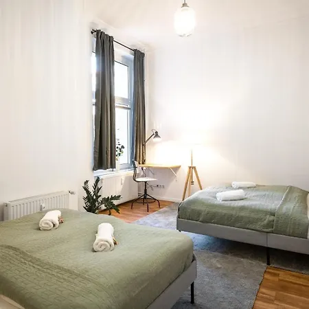 Apartment Sonnig & Helle Alexanderplatz In 15min Zu Erreichen, Herthastrasse Sehr Schoen Und Gross Fuer Gruppen Geeignet *