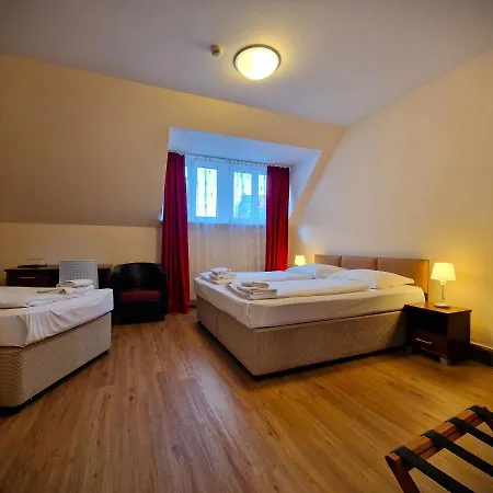Mikon Eastgate - Centre Hotel 3*