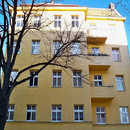 Rose & Sonnenblume Apartment Berlin