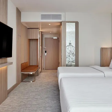 Courtyard By Marriott City Center Hotel
