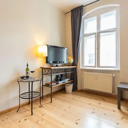 Apartment Zentrale Altbauwohnung Im Helmholtzkiez