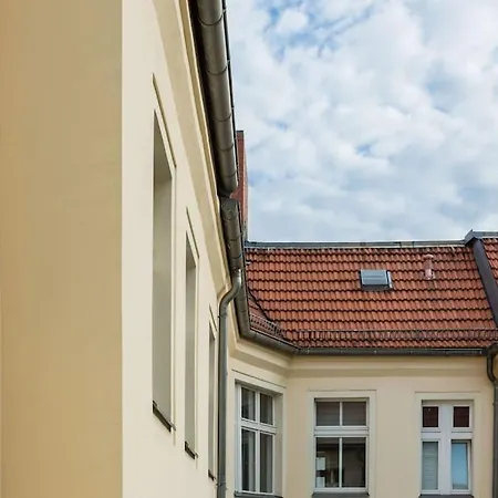 Zentrale Altbauwohnung Im Helmholtzkiez