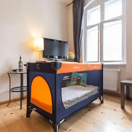 Zentrale Altbauwohnung Im Helmholtzkiez Berlin