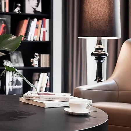 Roomers Steinplatz, Autograph Collection 5*