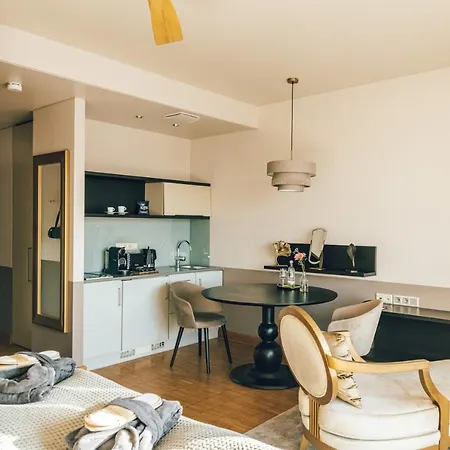 Апарт-отель Townhouse 4*