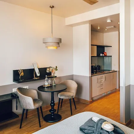 Апарт-отель Townhouse 4*