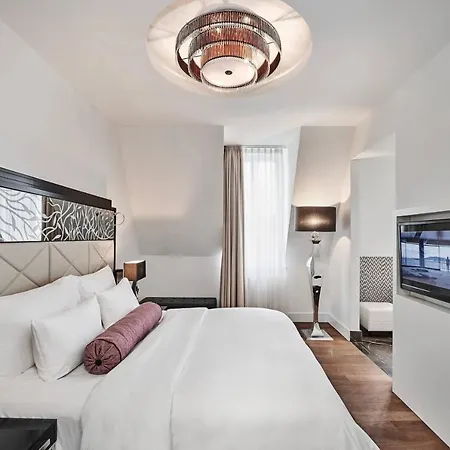 Roomers Steinplatz, Autograph Collection 5*
