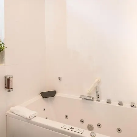 Augusta Am Kurfuerstendamm Hotel 3*