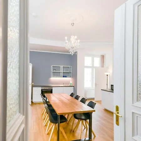 Old Town Apartment *