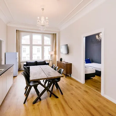 Old Town Apartment *