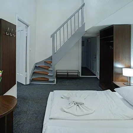 מלון Bellevue Am Kurfuerstendamm 3*